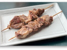 羊肉をオリジナルのスパイスで味付けした串焼き“ショルログ”(600円)
