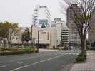 〔8〕【楽器博物館】⇒まっすぐ進むと道沿い左手に当館が!!