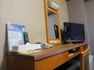 ビジネスのお客様が、パソコンを置いてお仕事ができるデスクをご用意しております。