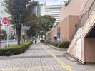 �Cアクトシティ浜松と同じ通りをそのまままっすぐ直進します