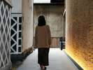 これまで建物が歩んできた歴史、その無数の物語を体感してください