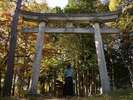 鳥居峠 御嶽神社。山頂に位置する御嶽神社はまさに神聖な佇まい