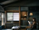 格子を挟んだ表通りを眺めながら、ゆったりと過ごすのがおすすめです