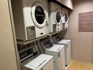 ◆洗濯機(洗剤自動投入 無料)◆乾燥機(有料)2階大浴場の内にございます