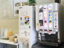 24時間フリードリンク。お部屋にお持ちいただける紙コップとフタのご用意もございます。