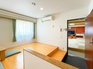 2つのお部屋をリビング+寝室のようにご利用できます。