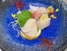 【ご夕食一例】田老で水揚げされた魚介を使って、新鮮な旬のお造りをお召し上がりください