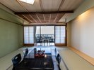 *【本館和室】10〜12畳の広さのお部屋です。眺望は階数により異なります