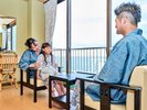 *【客室一例】海を眺めながらゆったり過ごす癒しのひととき。