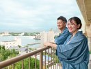 *【客室一例】広がるオーシャンビューを眺めながら二人で寛ぐ贅沢なひととき。