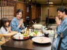 *【お食事風景】お子様連れでも安心♪家族団らんの夕食時間