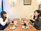 向かい合って穏やかな朝食から1日をスタート。
