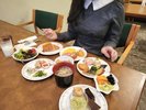 バイキングで自由に朝食を作り上げられます!