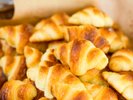 【クロワッサン】 バターの香りとキャラメリゼ生地が人気