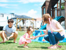 【敷地内】お子様と一緒に思いっきり遊べる遊具やアスレチックをご用意しております。