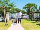 【敷地内】広々とした敷地はワンちゃんとのお散歩コースにもぴったり!