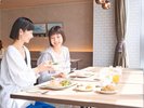 差し込む陽が心地よく、爽やかな朝食をお楽しみいただけます。