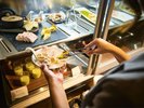 地域を感じるおつまみやお酒をフリーフローでお楽しみいただける「meetlounge」