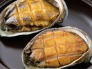 殻付き鮑の陶板焼き バター醤油風味
