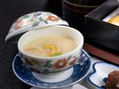 *素材の旨みを引き出した、やさしい味わいの一品。季節感を大切にした料理長こだわりの逸品です。