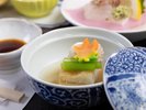 *季節の食材を活かした、やさしい味わいの煮物。心も身体もほっとする一品です。