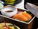 *彩りと味のバランスにこだわった昼食膳。写真映えする美しさも魅力です。