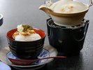 *炙り鶏の和風茶漬け。香ばしい鶏肉と鰹出汁の旨みが締めにぴったり!