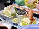 *旬の鮮魚を盛り込んだお造り盛り合わせ。四季折々の味覚をお楽しみいただけます。
