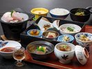 *焼魚や季節の小鉢を楽しむ和朝食。朝からしっかりと味わい、旅の一日を元気にスタート!