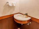 デラックスツインルーム_トイレ横洗面
