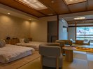 【琉球畳憩いの座付き二間和洋室/海風を感じる露天風呂付き】ベッド&リビングルーム/A客室