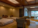 【琉球畳憩いの座付き二間和洋室/海風を感じる露天風呂付き】ベッド&リビングルーム/A客室
