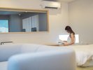 【サウナ付き角部屋和洋室/海風を感じる露天風呂付き】ベッド&リビングルーム/F客室