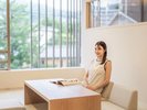 【琉球畳憩いの座付き和洋室/海風を感じる露天風呂付き】リビングルーム/CD客室