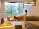 【琉球畳憩いの座付き和洋室/海風を感じる露天風呂付き】リビングルーム/CD客室