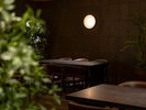 【地下1階】都会の喧騒を忘れるシックな空間に佇む、大人のモダンレストラン