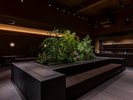 【地下1階】都会の喧騒を忘れるシックな空間に佇む、大人のモダンレストラン