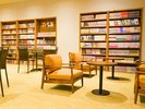 湯上りラウンジ:マンガ数千冊が読み放題!2階にも隠れ家ラウンジあります