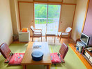 リニューアル和室:お部屋にシャワーとトイレがございます。