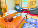 リニューアル和室:お部屋にシャワーとトイレがございます。