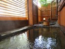【Laroom】お部屋の露天風呂にはマイナスイオンを放出する北海道産の天然鉱石ブラックシリカを入れています