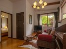 【Croom】開放的な角部屋には窓からたくさんの光が差し込みます。