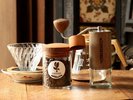 客室にコーヒー豆とコーヒーミルをご用意しております。お部屋で挽きたてのコーヒーをお楽しみください