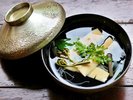 【旬彩会席】鰹出汁が身体に染み渡る繊細な椀物 ※料理は一例