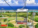 【ザ シギラリフト「オーシャンスカイ」】沖縄初のペアリフトで、全長283メートルの絶景空中散歩。