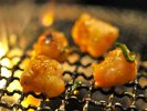 【リゾート内レストラン/炭火焼肉 琉宮苑】炭火で香ばしく牛肉本来の旨みしたたる焼き加減で。