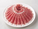 【リゾート内レストラン/薬膳火鍋 小肥羊】ラム肉は、ダイエット効果抜群、ビタミンや鉄分も豊富