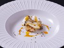【リゾート内レストラン/鮨 蒼風】旬の魚介や島野菜などを、卓越した技術で仕上げた逸品。