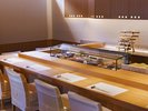 【リゾート内レストラン/鮨 蒼風】流麗な所作から繰り出される粋な技と全国の銘酒をご堪能ください。