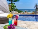 【シギラガーデンプール】プールサイドでドリンクを楽しみながら夏を満喫!(※3月〜11月期間限定営業)